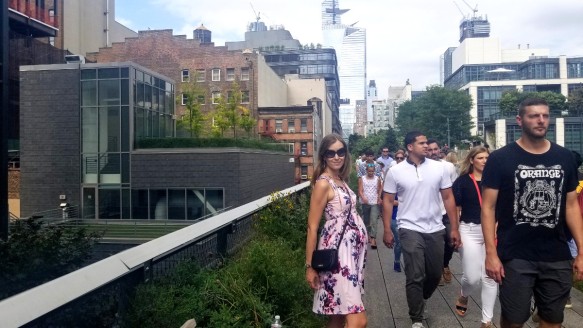 Mini Babymoon in New York City, enjoying the High Line park